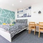 Stylish Studio In Moseley Village